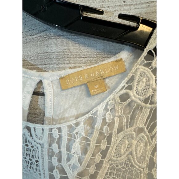 Hope & Harlow Sleeveless Top With Lace Detail Size M - Picture 2 of 3